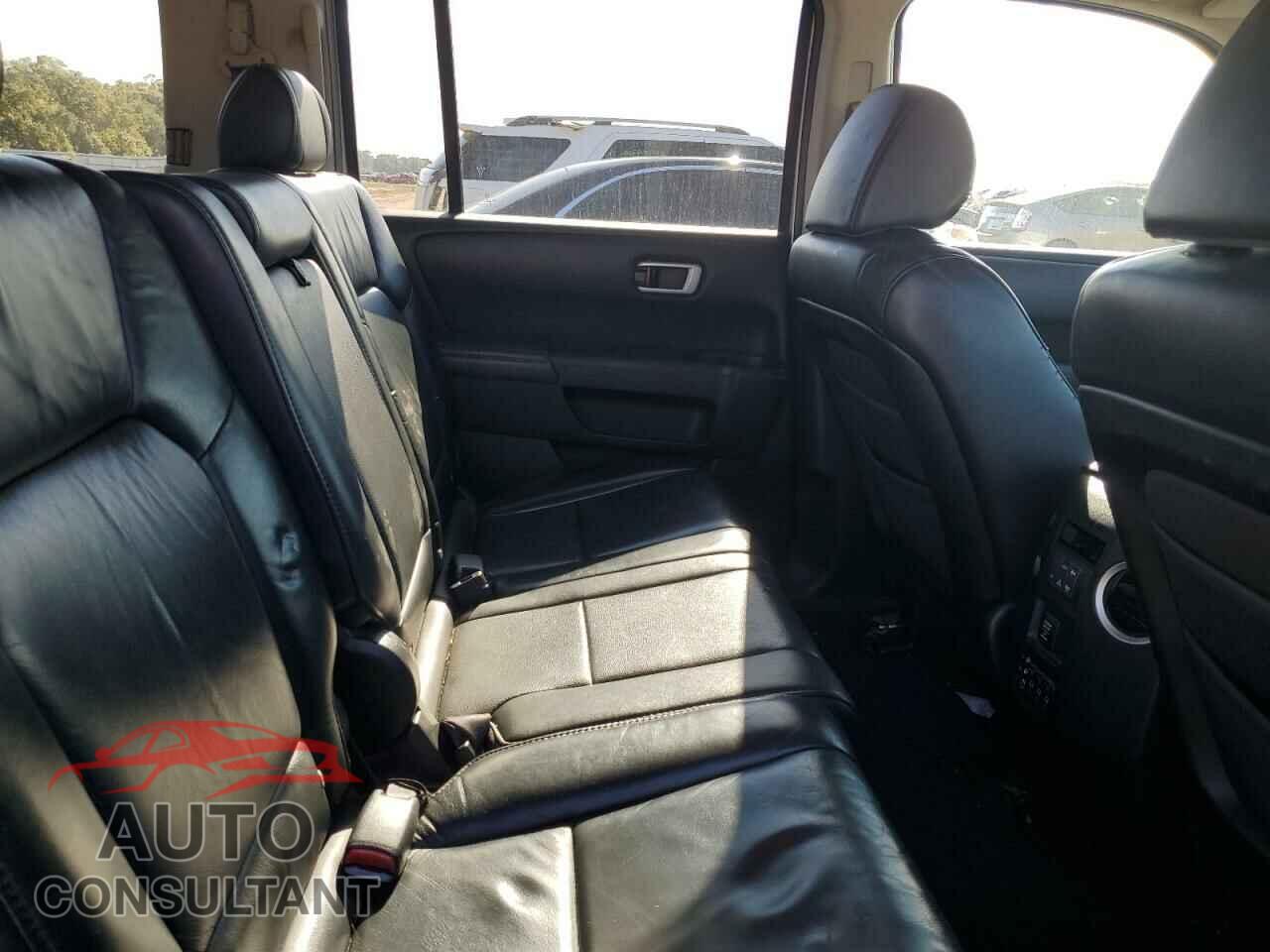 HONDA PILOT 2011 - 5FNYF3H66BB035142
