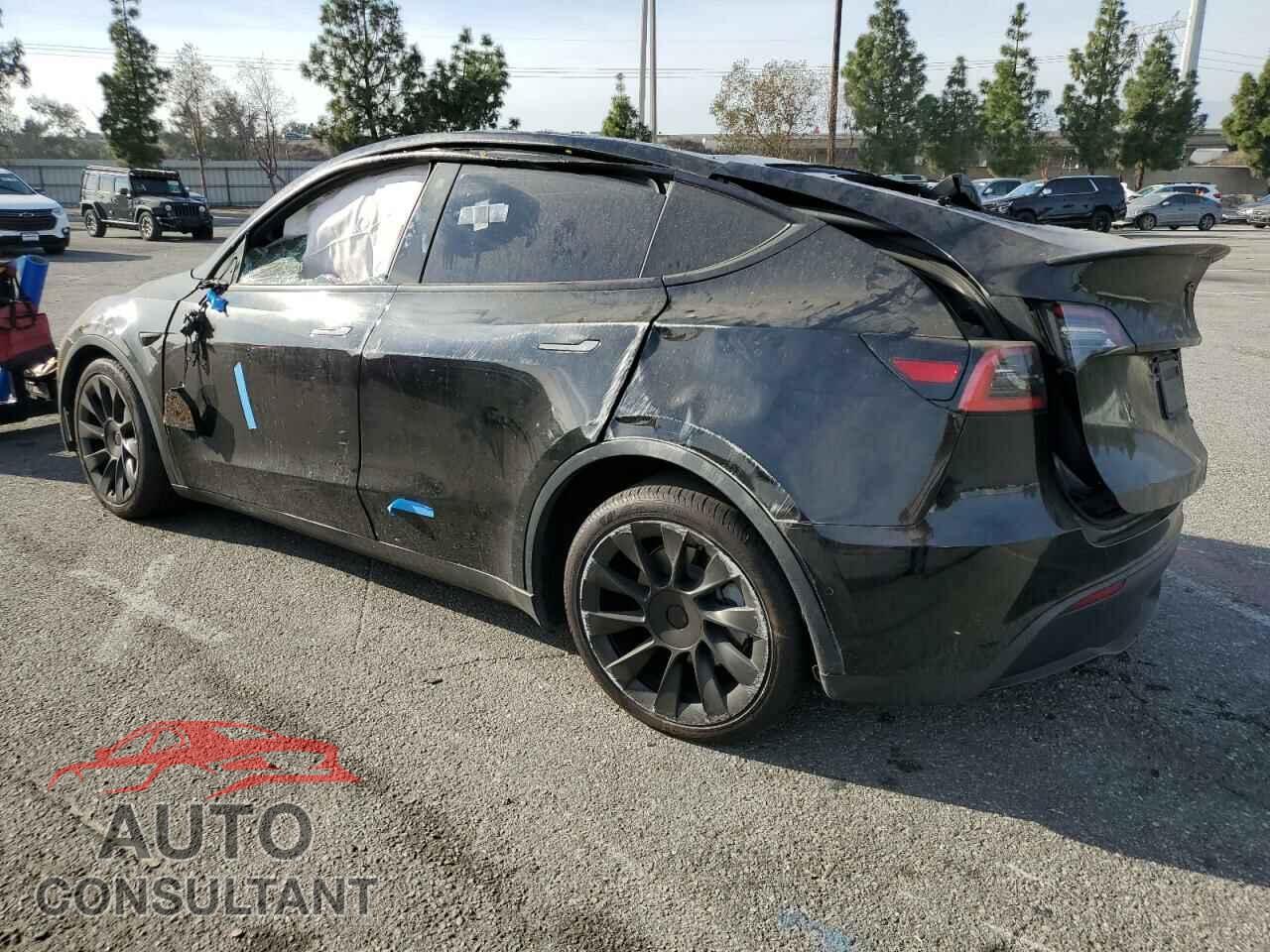 TESLA MODEL Y 2021 - 5YJYGDED2MF124330