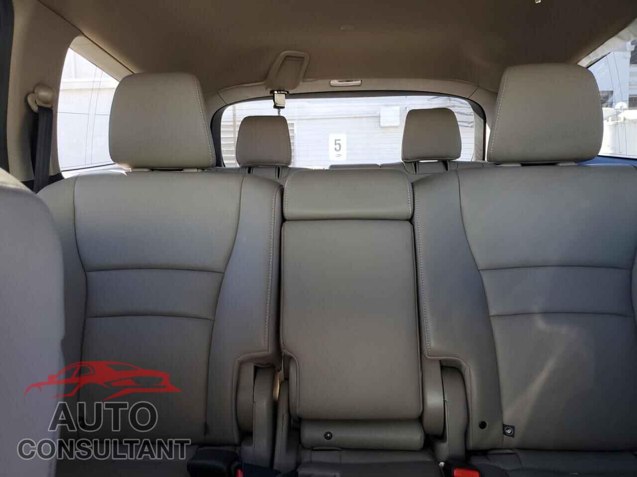 HONDA PILOT 2018 - 5FNYF6H95JB019931