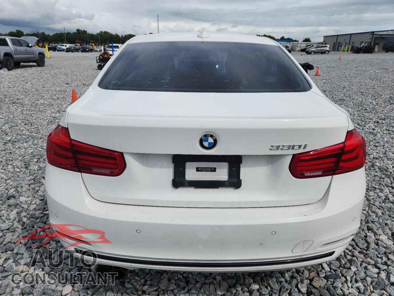 BMW 3 SERIES 2018 - WBA8B9C58JEE82245