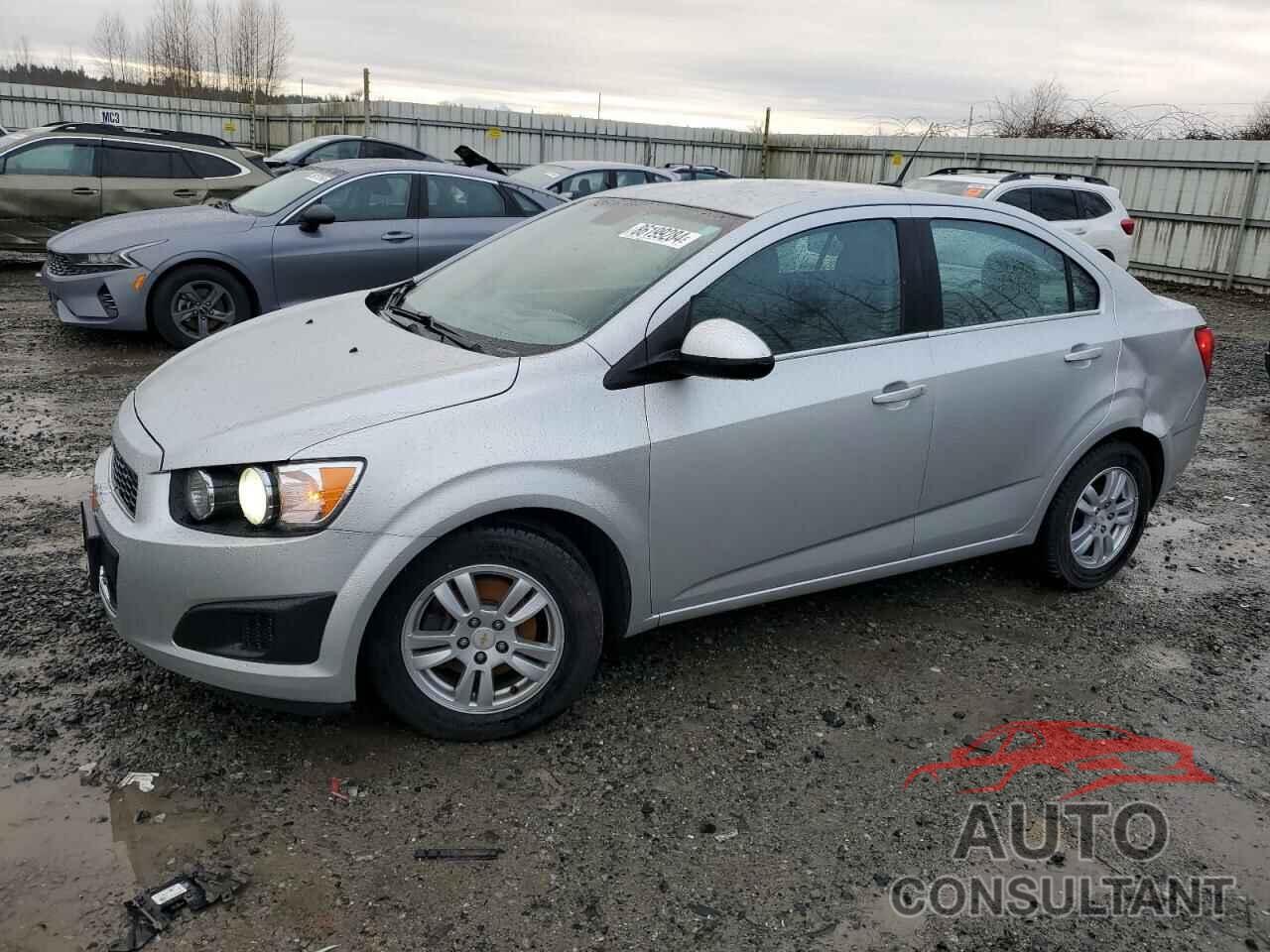 CHEVROLET SONIC 2012 - 1G1JC5SH8C4108948
