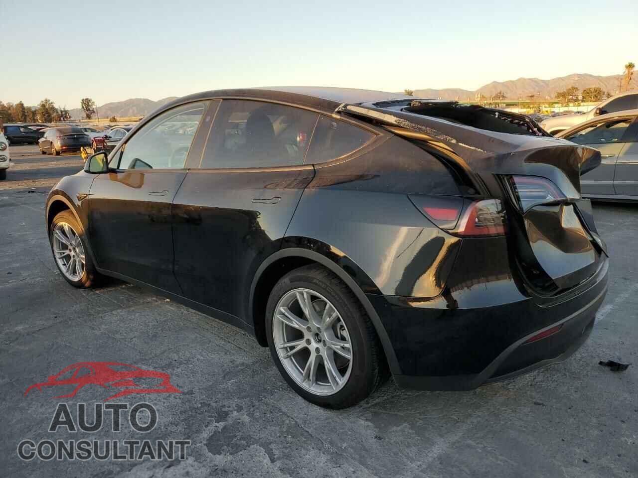 TESLA MODEL Y 2024 - 7SAYGAEEXRF063469