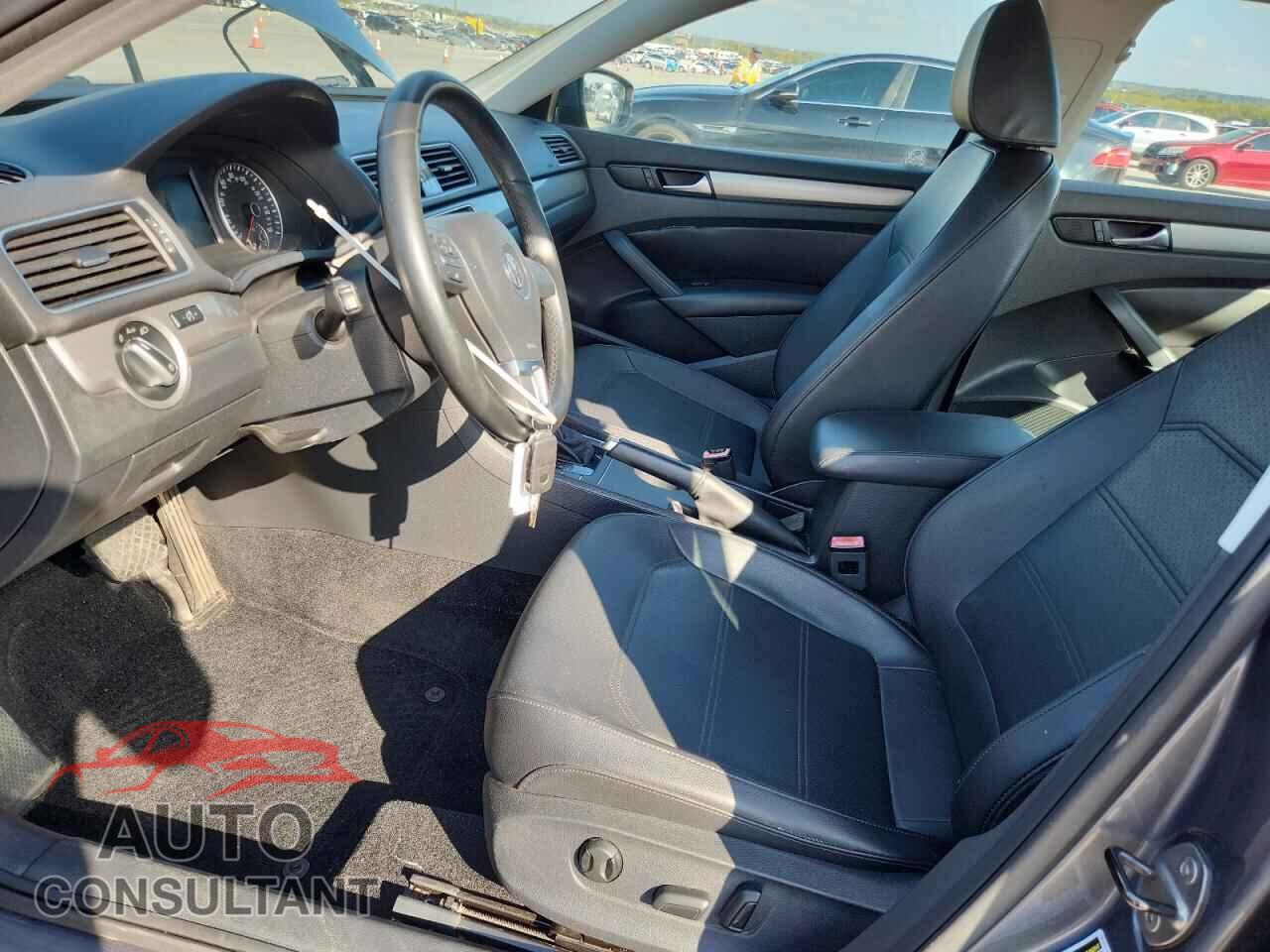 VOLKSWAGEN PASSAT 2015 - 1VWAT7A32FC010837