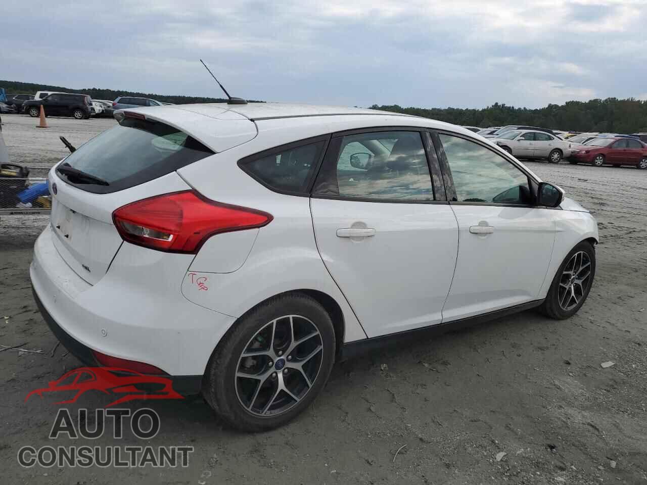 FORD FOCUS 2017 - 1FADP3M22HL336534