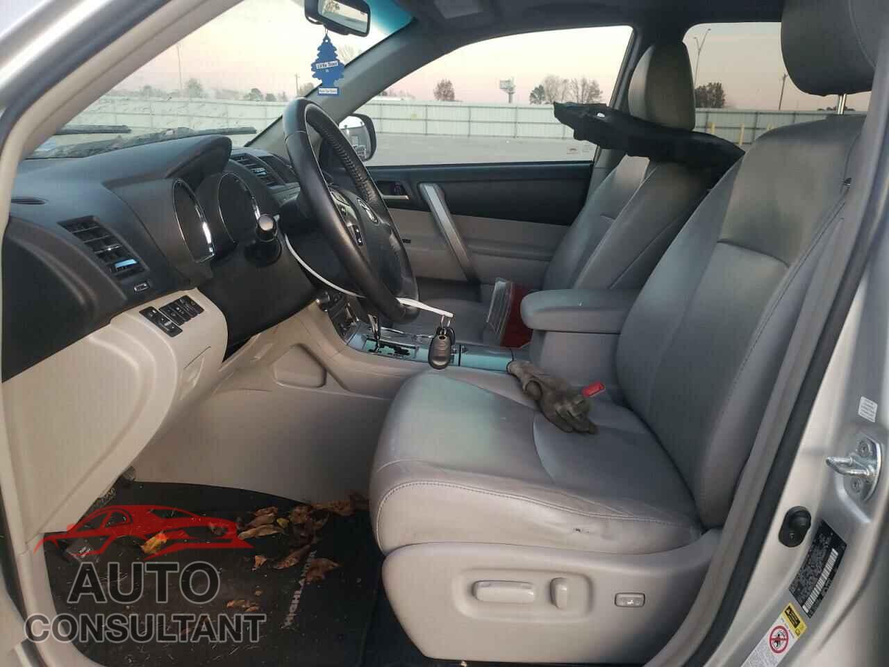 TOYOTA HIGHLANDER 2012 - 5TDBK3EH4CS138564