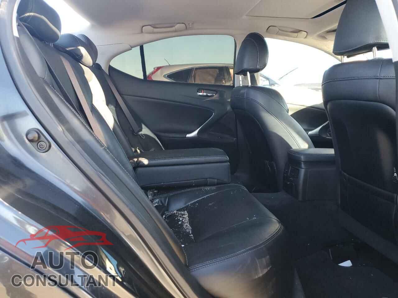 LEXUS IS 2011 - JTHBF5C24B5142275