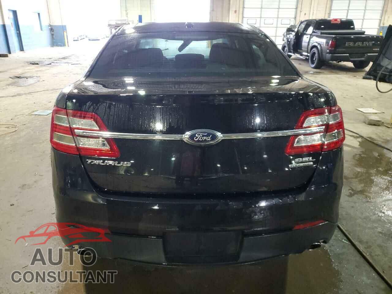 FORD TAURUS 2017 - 1FAHP2E89HG117562