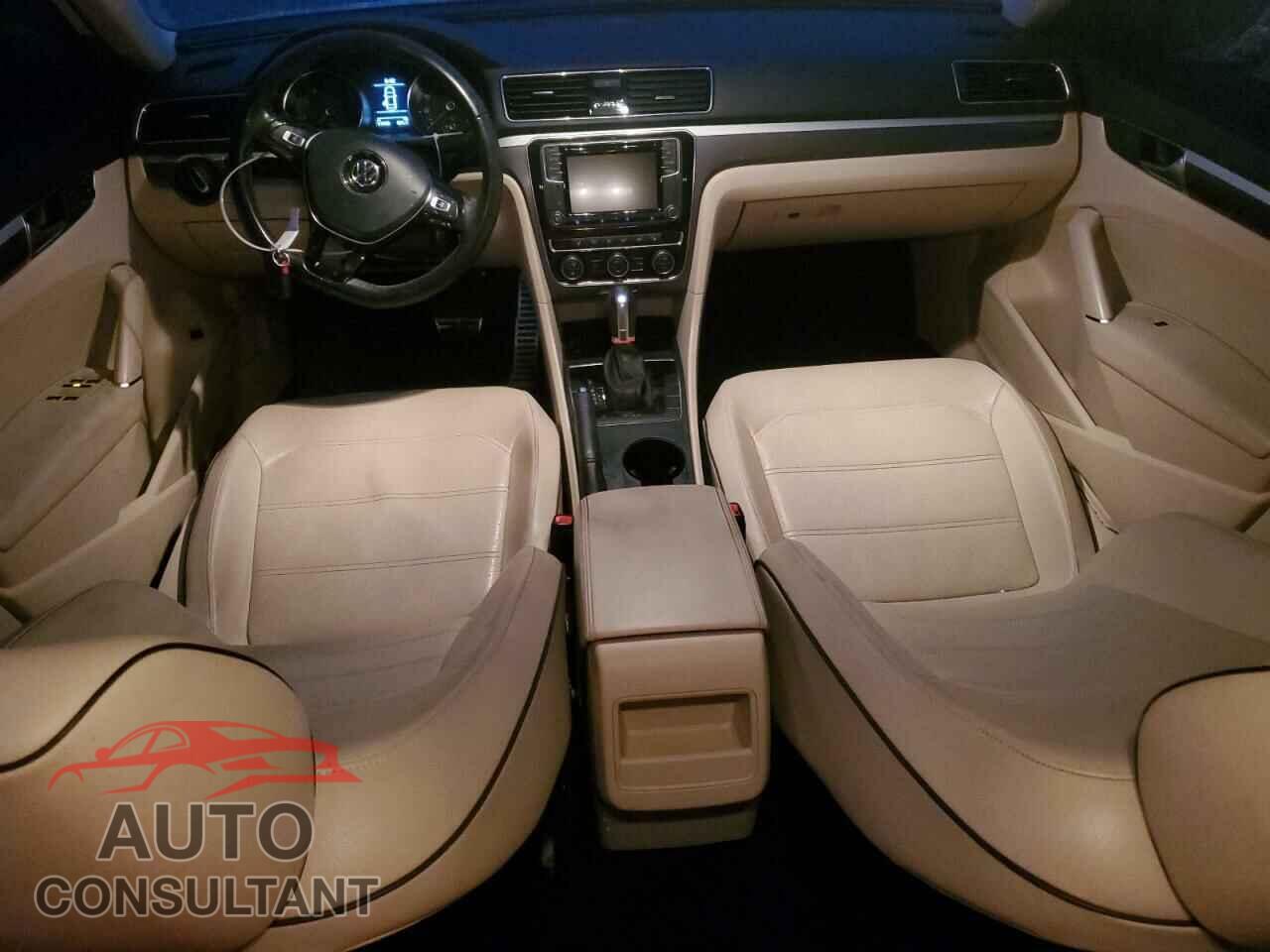 VOLKSWAGEN PASSAT 2018 - 1VWAA7A37JC022156