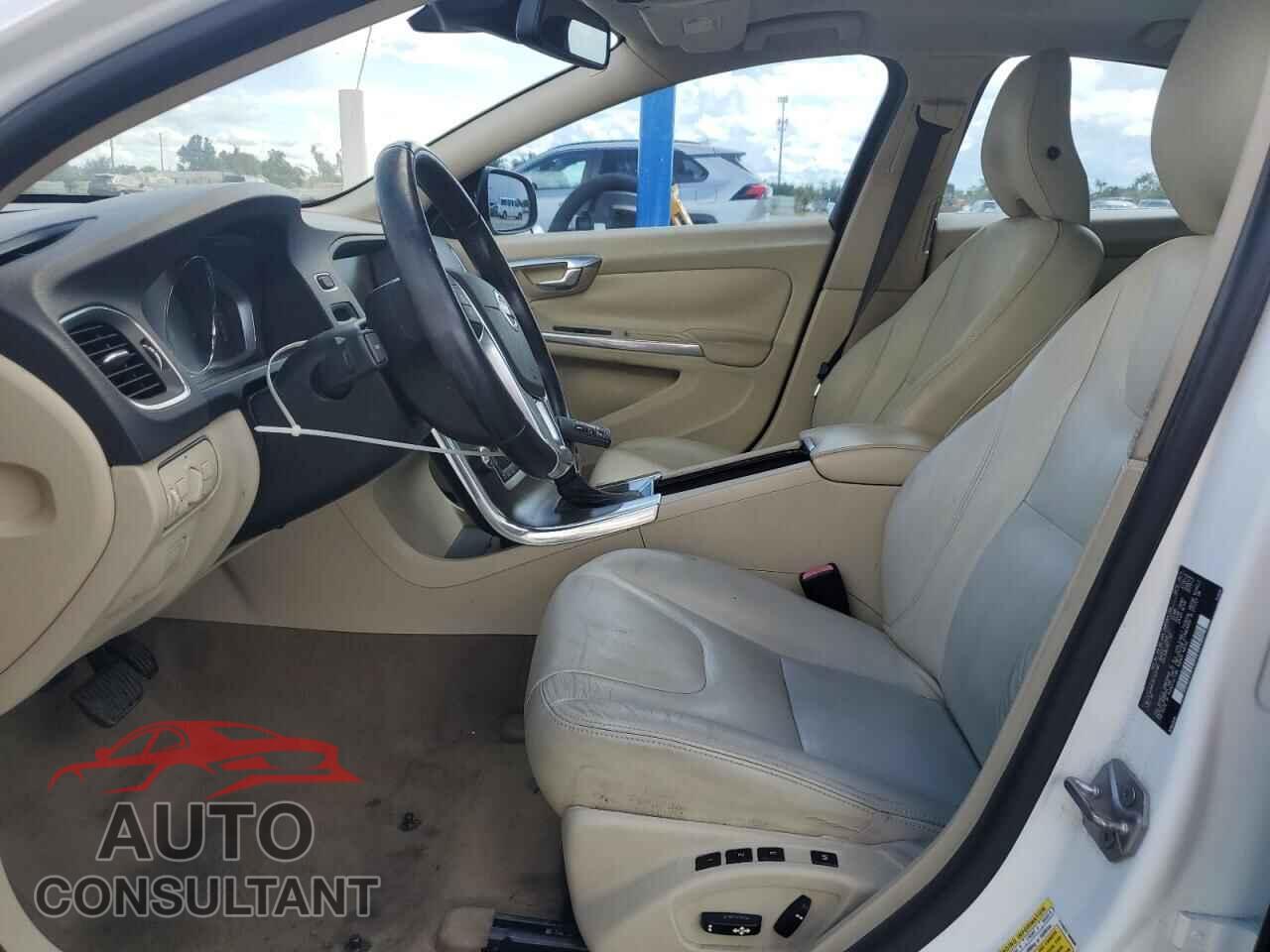 VOLVO S60 2015 - YV140MFC5F1317196