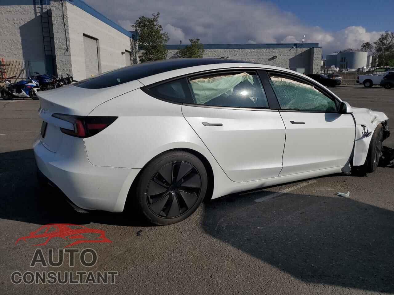 TESLA MODEL 3 2025 - 5YJ3E1EA5SF044179