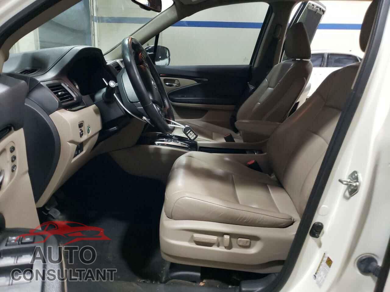 HONDA PILOT 2017 - 5FNYF5H93HB018538