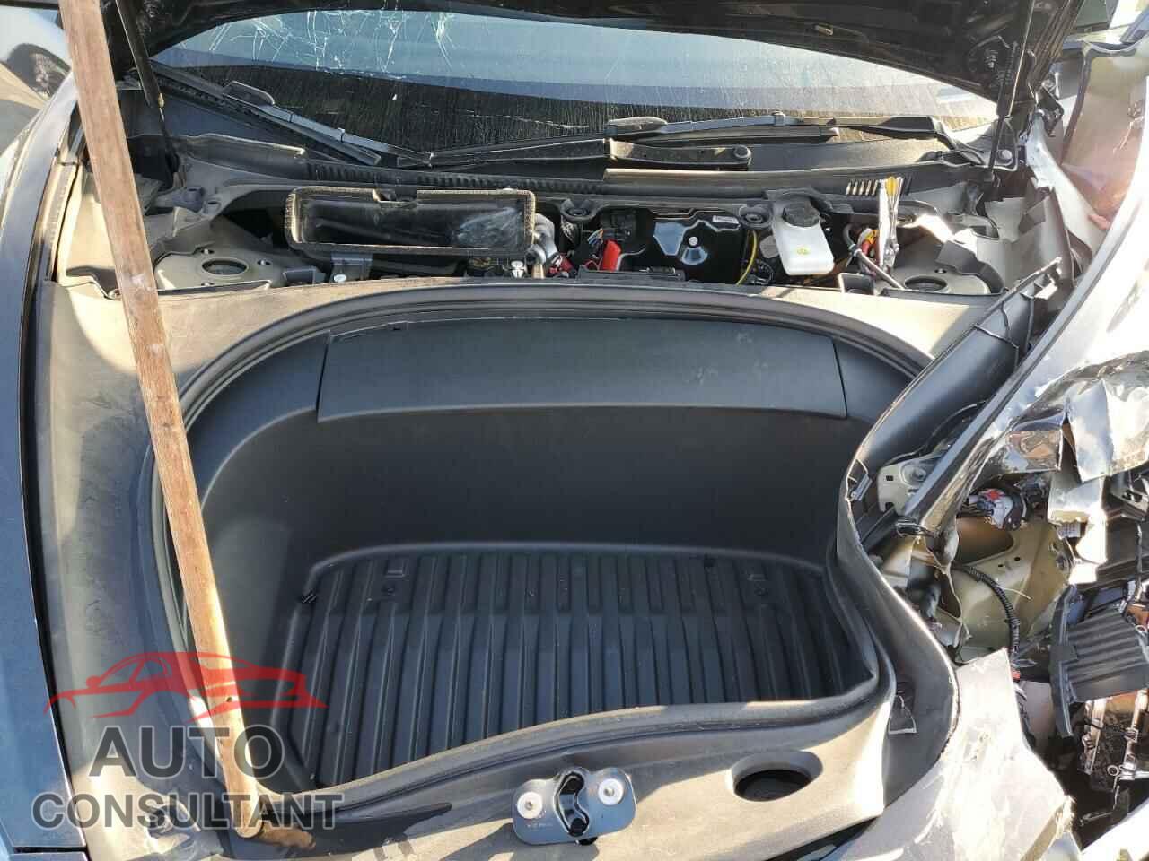TESLA MODEL 3 2024 - 5YJ3E1EA9RF728680