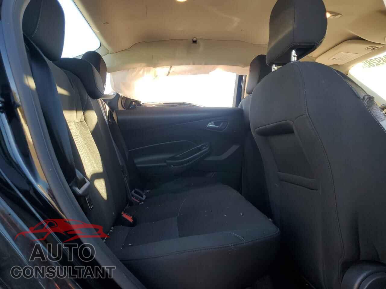 FORD FOCUS 2016 - 1FADP3F28GL240371