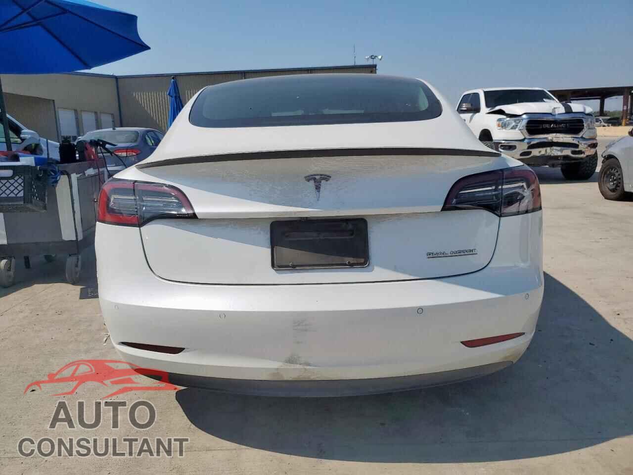 TESLA MODEL 3 2019 - 5YJ3E1EB8KF441328
