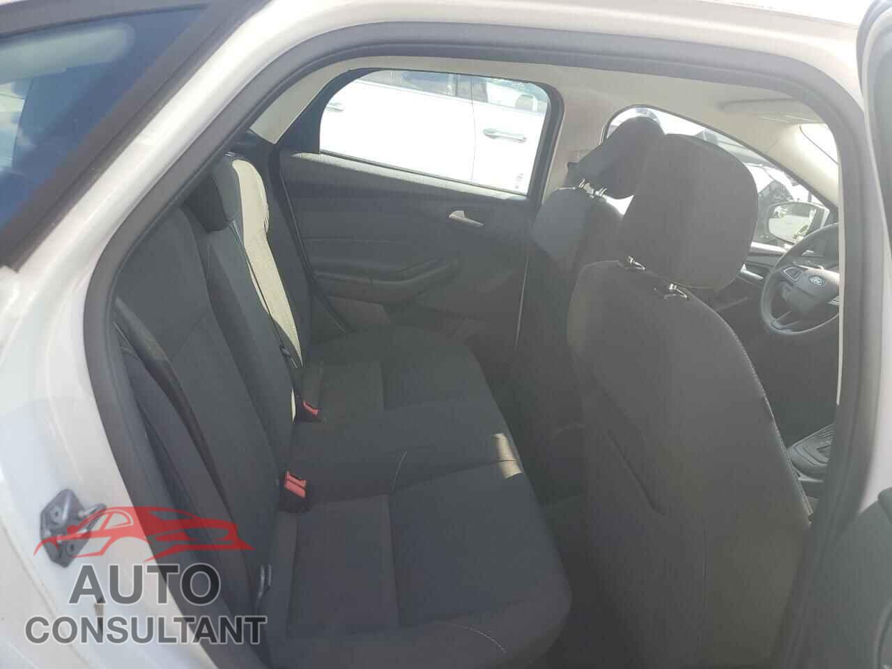 FORD FOCUS 2017 - 1FADP3F27HL281544