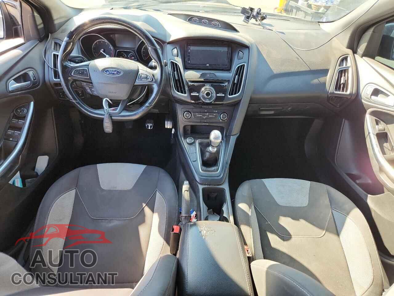FORD FOCUS 2016 - 1FADP3L94GL347595