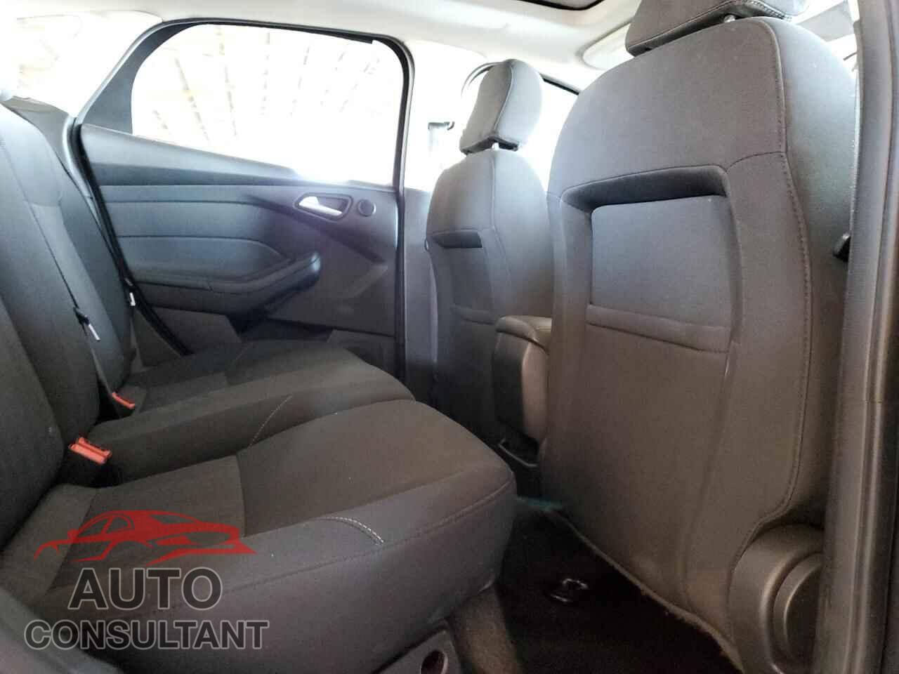 FORD FOCUS 2017 - 1FADP3M25HL212032