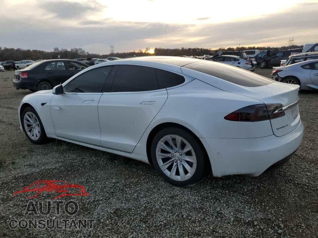 TESLA MODEL S 2017 - 5YJSA1E10HF202900