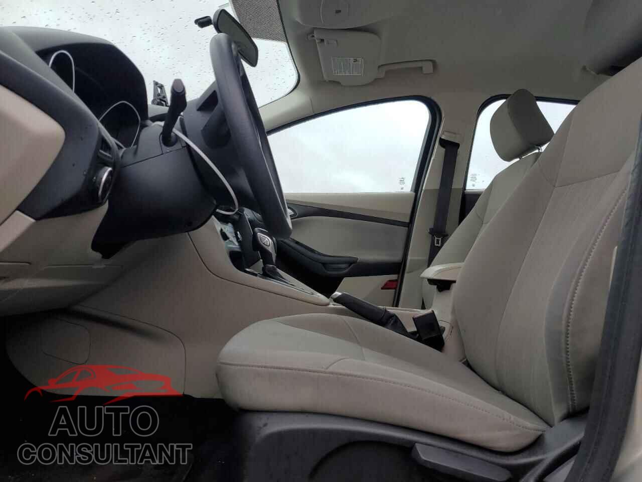 FORD FOCUS 2015 - 1FADP3F21FL247208