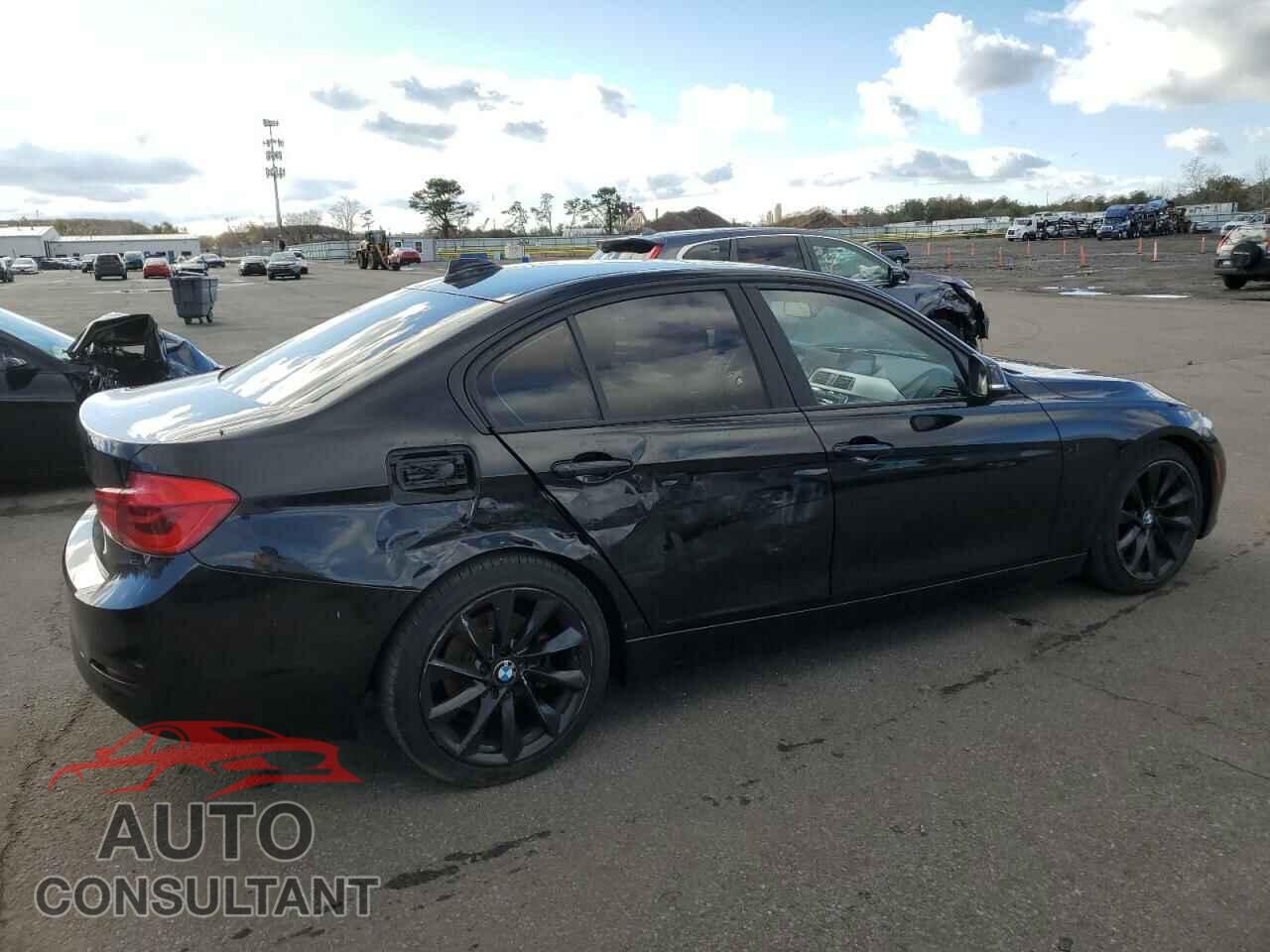 BMW 3 SERIES 2018 - WBA8A3C56JA492163