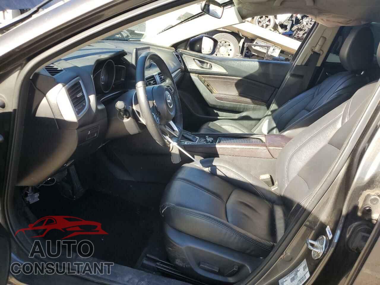 MAZDA 3 2018 - 3MZBN1V33JM272069