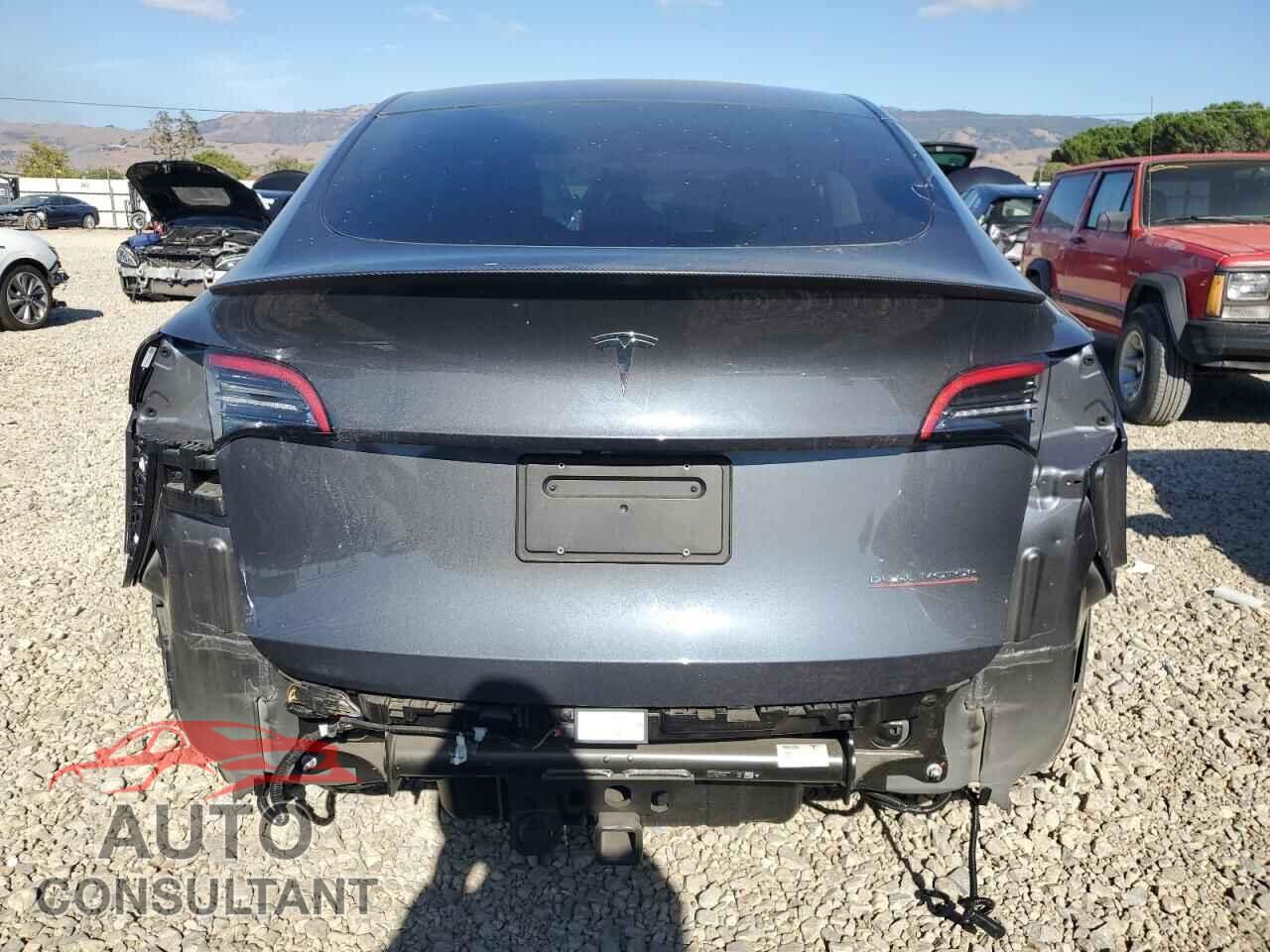 TESLA MODEL Y 2021 - 5YJYGDEF3MF124614