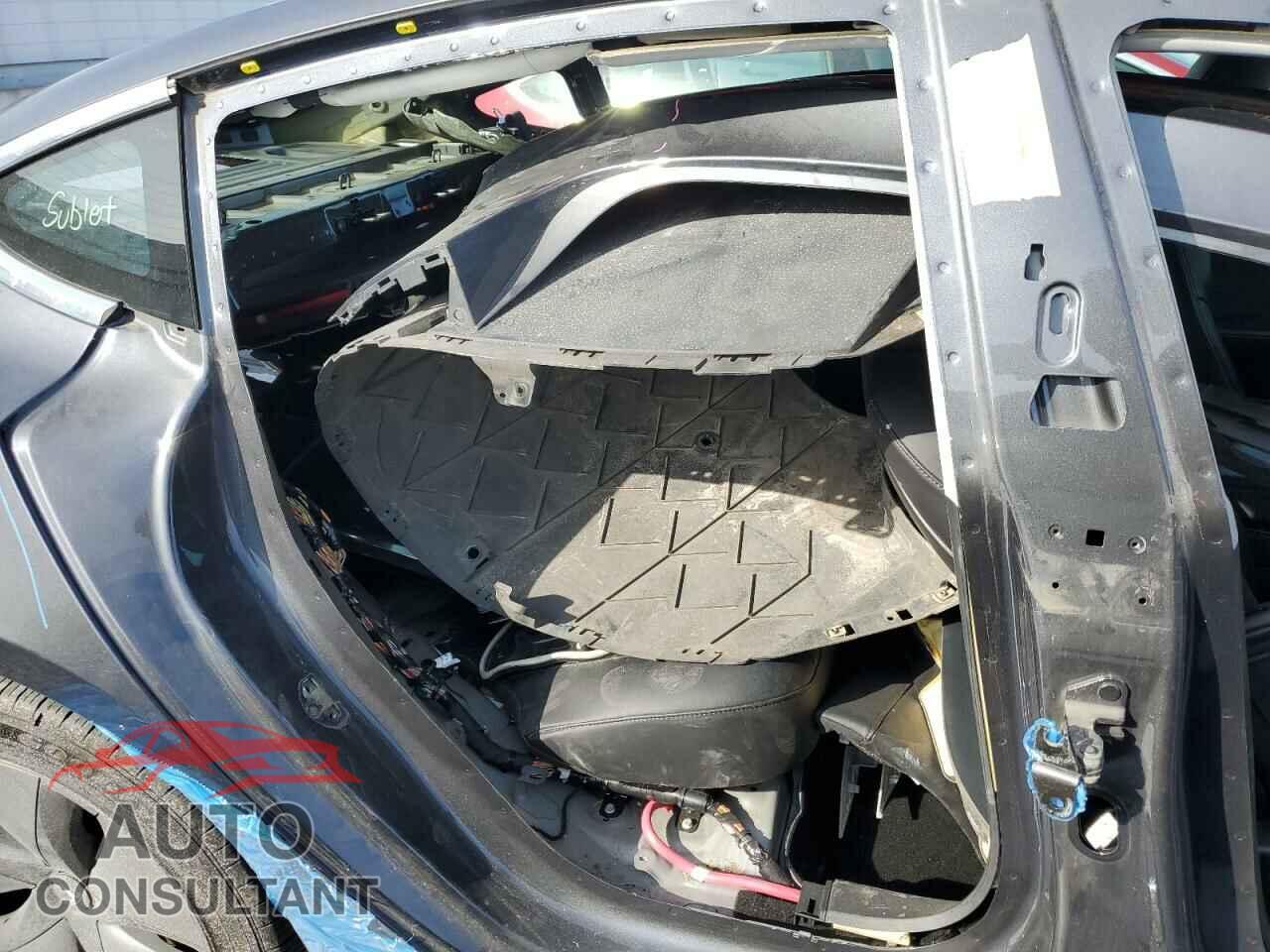 TESLA MODEL 3 2018 - 5YJ3E1EB3JF104001