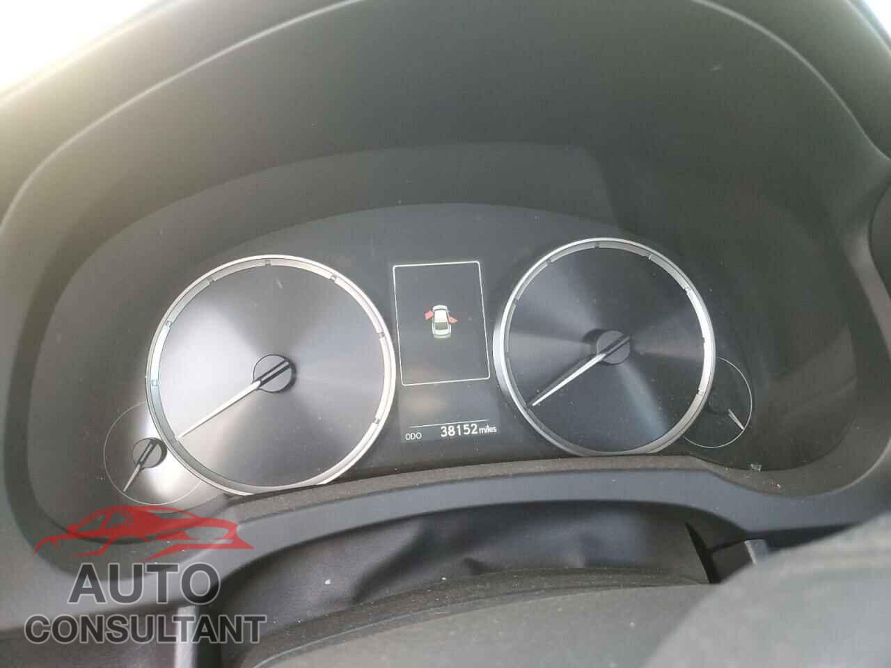 LEXUS IS 2021 - JTHCA1D2XM5110329