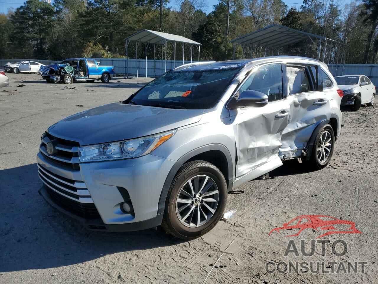 TOYOTA HIGHLANDER 2018 - 5TDKZRFH0JS540088