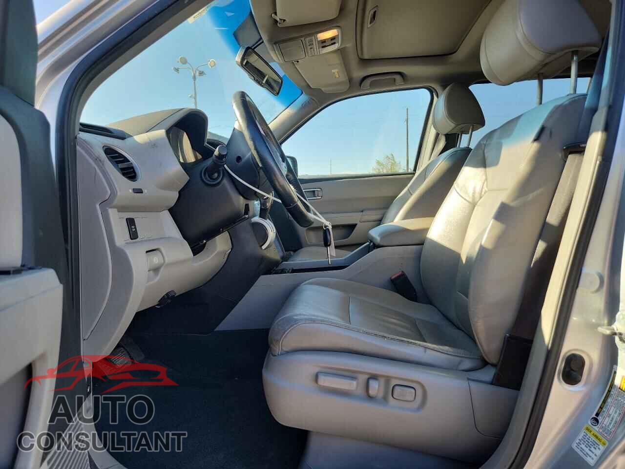 HONDA PILOT 2011 - 5FNYF4H56BB017897