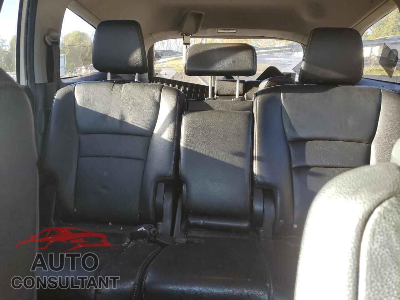HONDA PILOT 2018 - 5FNYF6H55JB059648