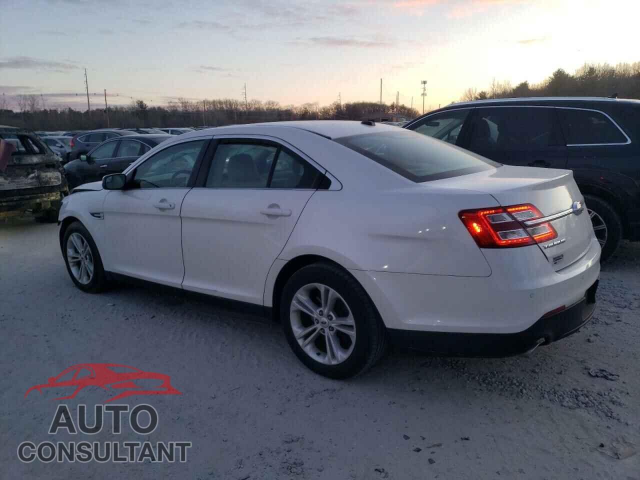 FORD TAURUS 2018 - 1FAHP2E80JG122722
