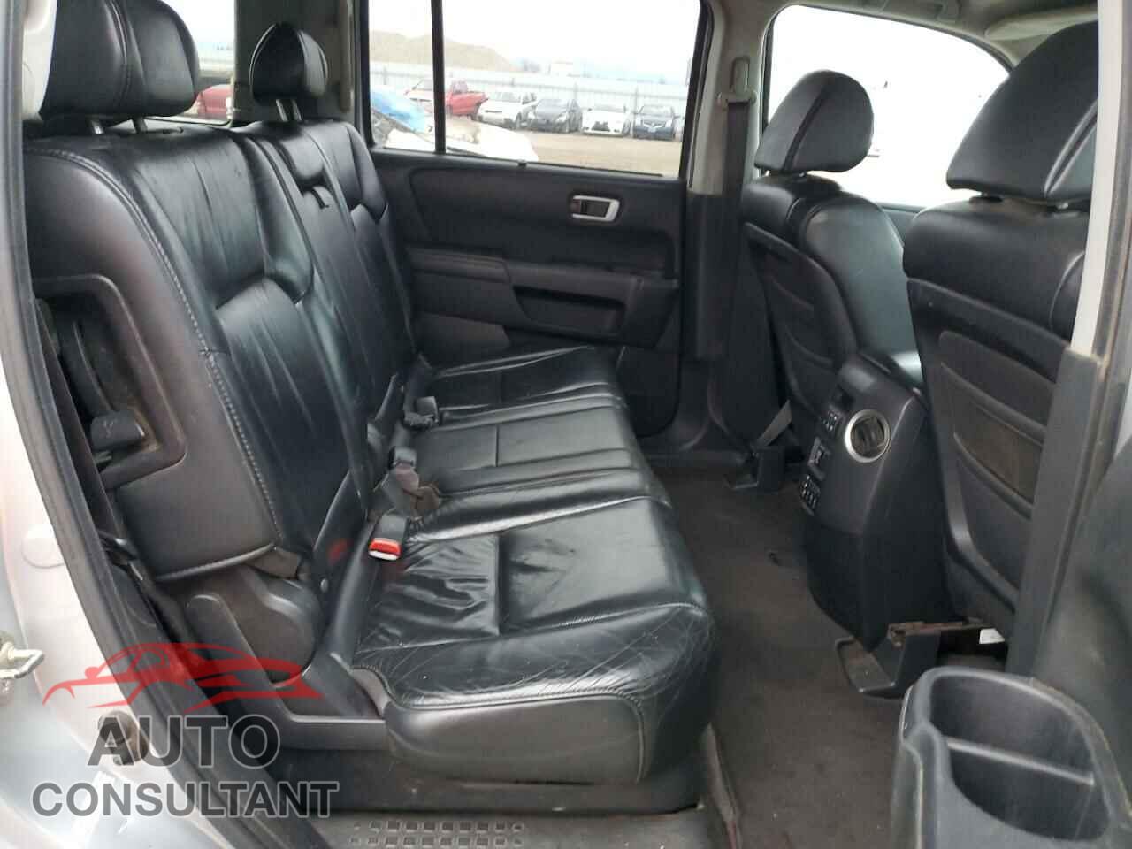 HONDA PILOT 2011 - 5FNYF4H92BB086556