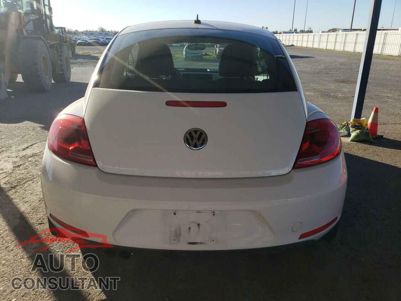 VOLKSWAGEN BEETLE 2013 - 3VWJP7AT1DM686941