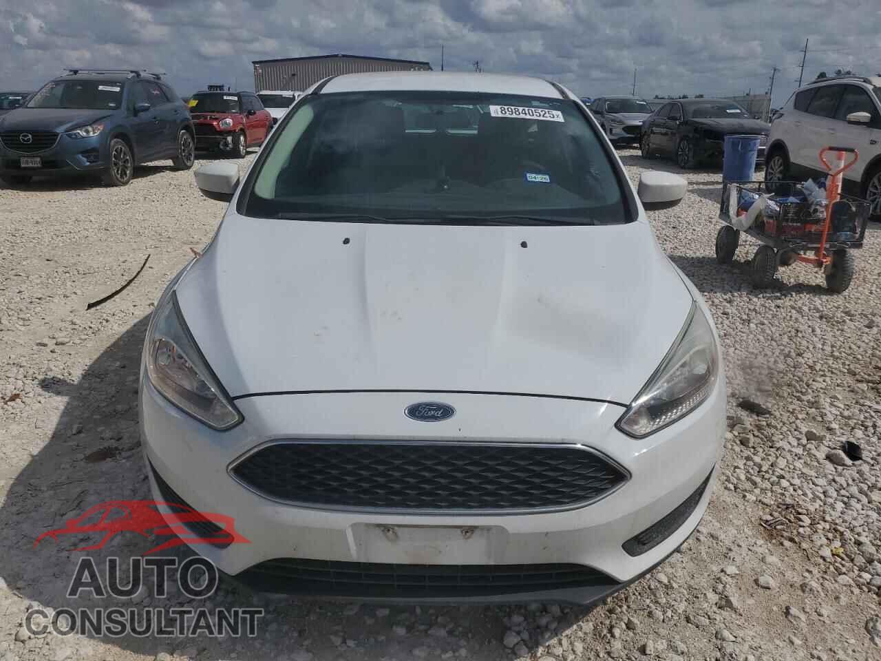 FORD FOCUS 2018 - 1FADP3K2XJL324155