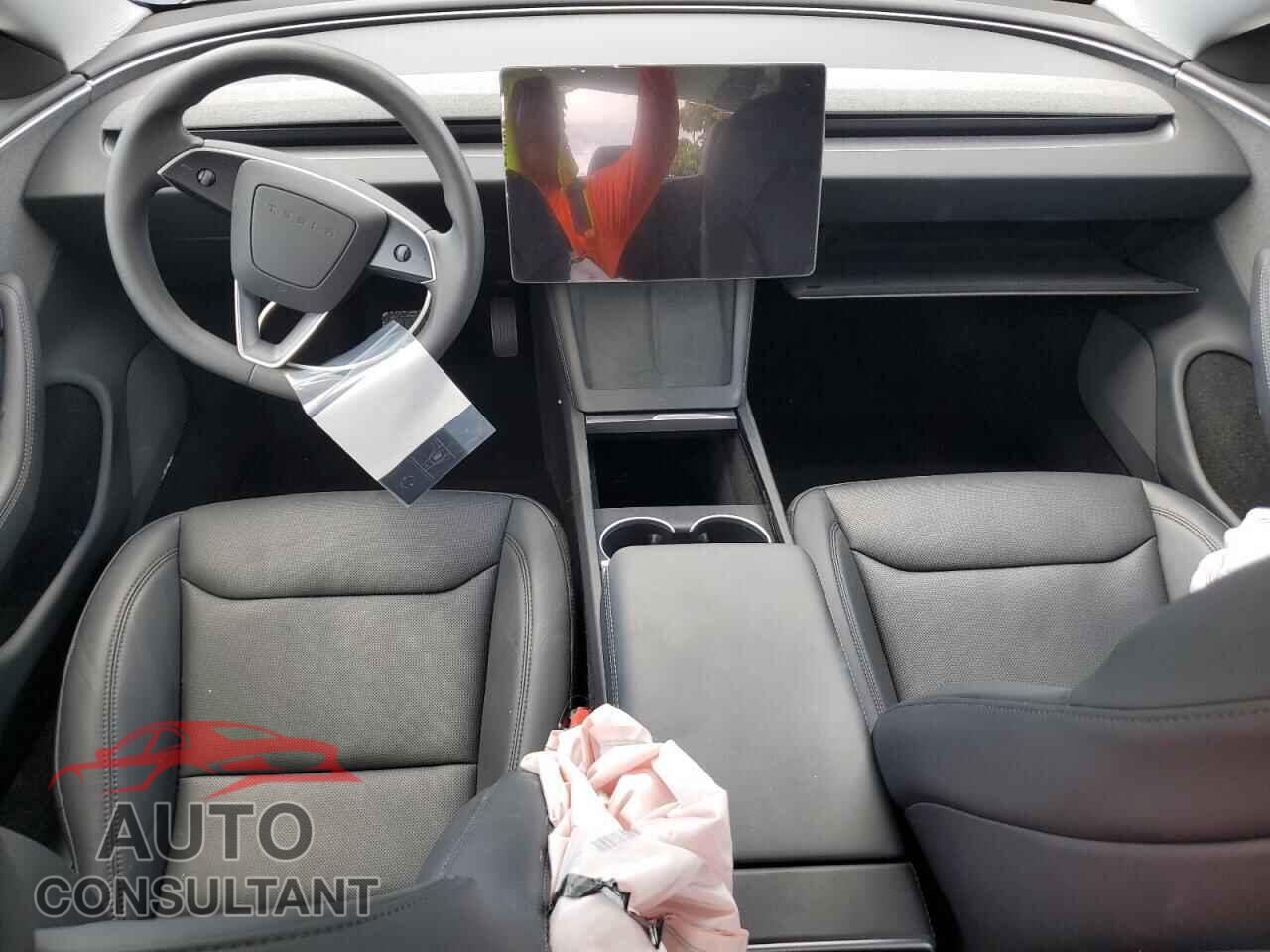 TESLA MODEL 3 2025 - 5YJ3E1EA4SF914102