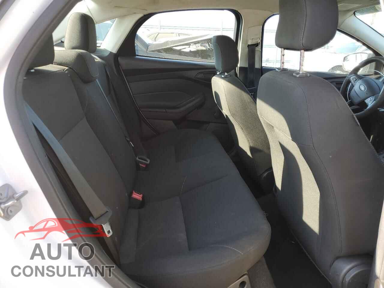 FORD FOCUS 2015 - 1FADP3E28FL241388
