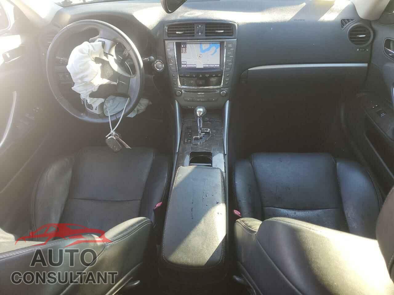 LEXUS IS 2014 - JTHFF2C25E2531531