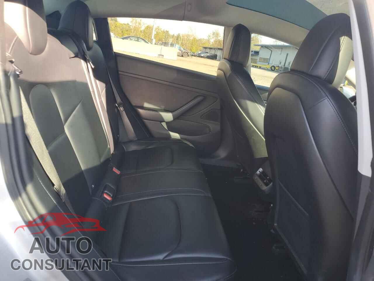 TESLA MODEL 3 2018 - 5YJ3E1EA8JF015239