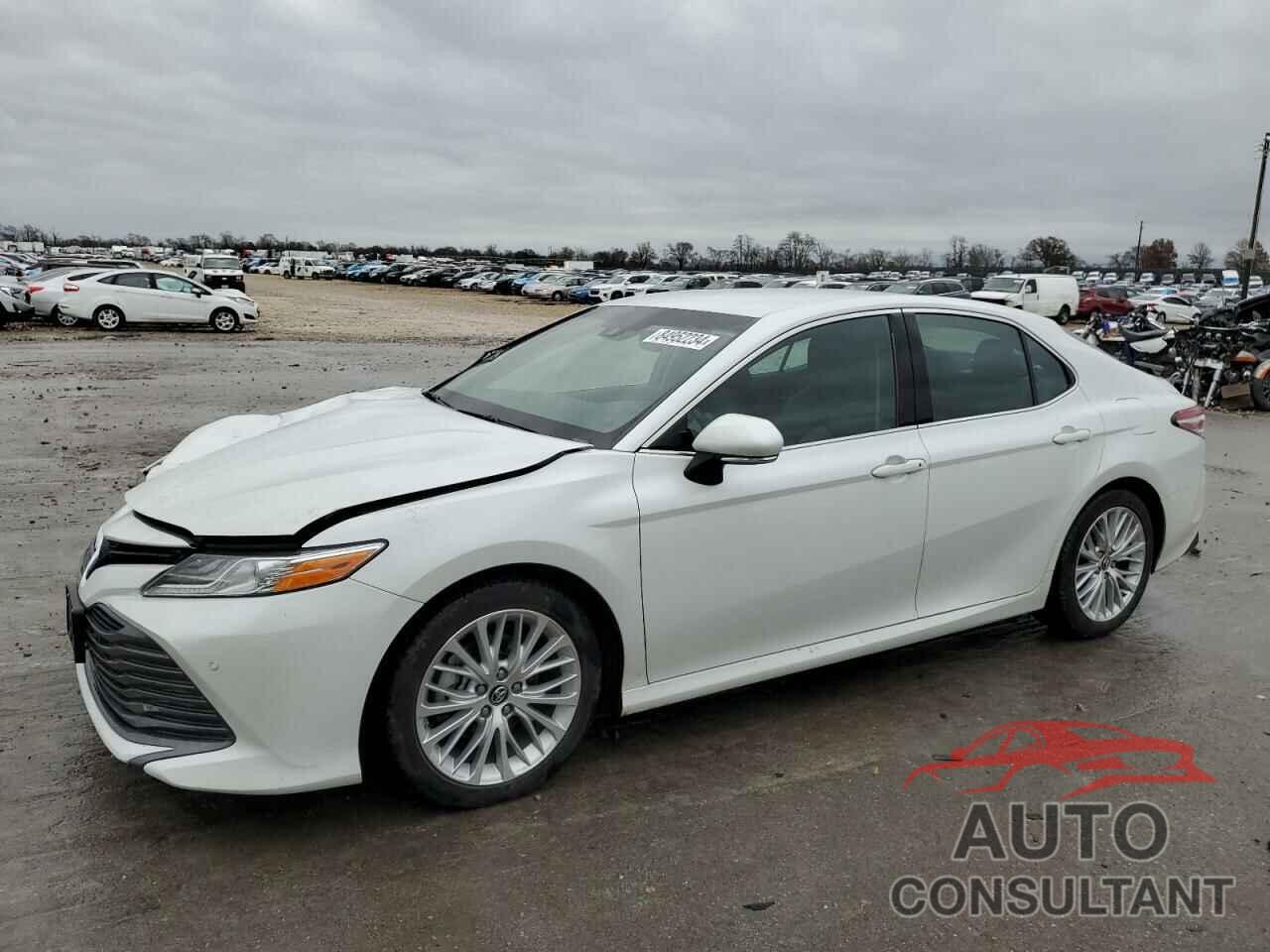 TOYOTA CAMRY 2018 - 4T1B11HK0JU027996
