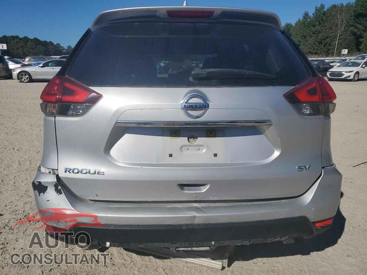 NISSAN ROGUE 2017 - KNMAT2MT6HP596407