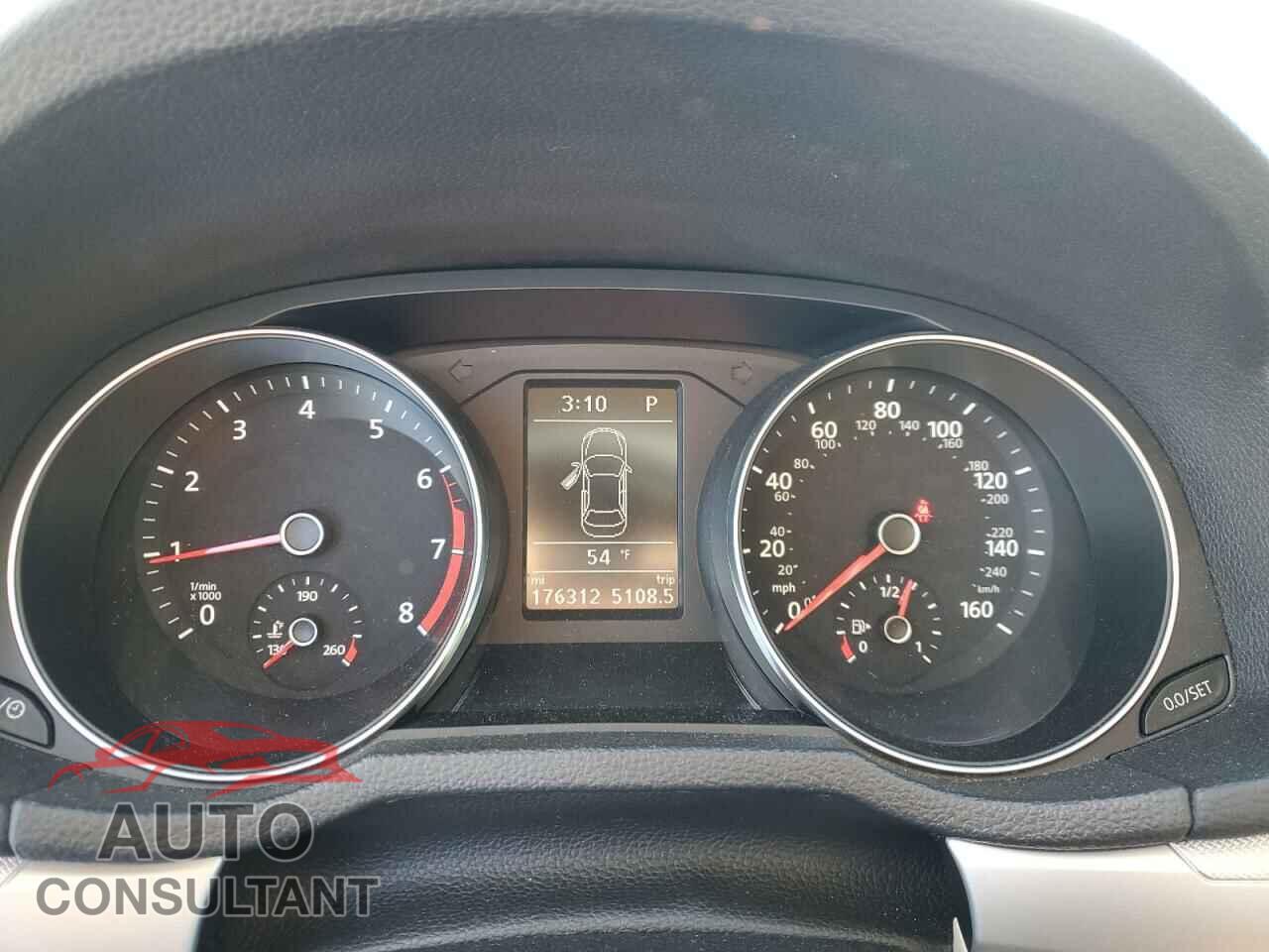 VOLKSWAGEN PASSAT 2017 - 1VWAT7A32HC080230