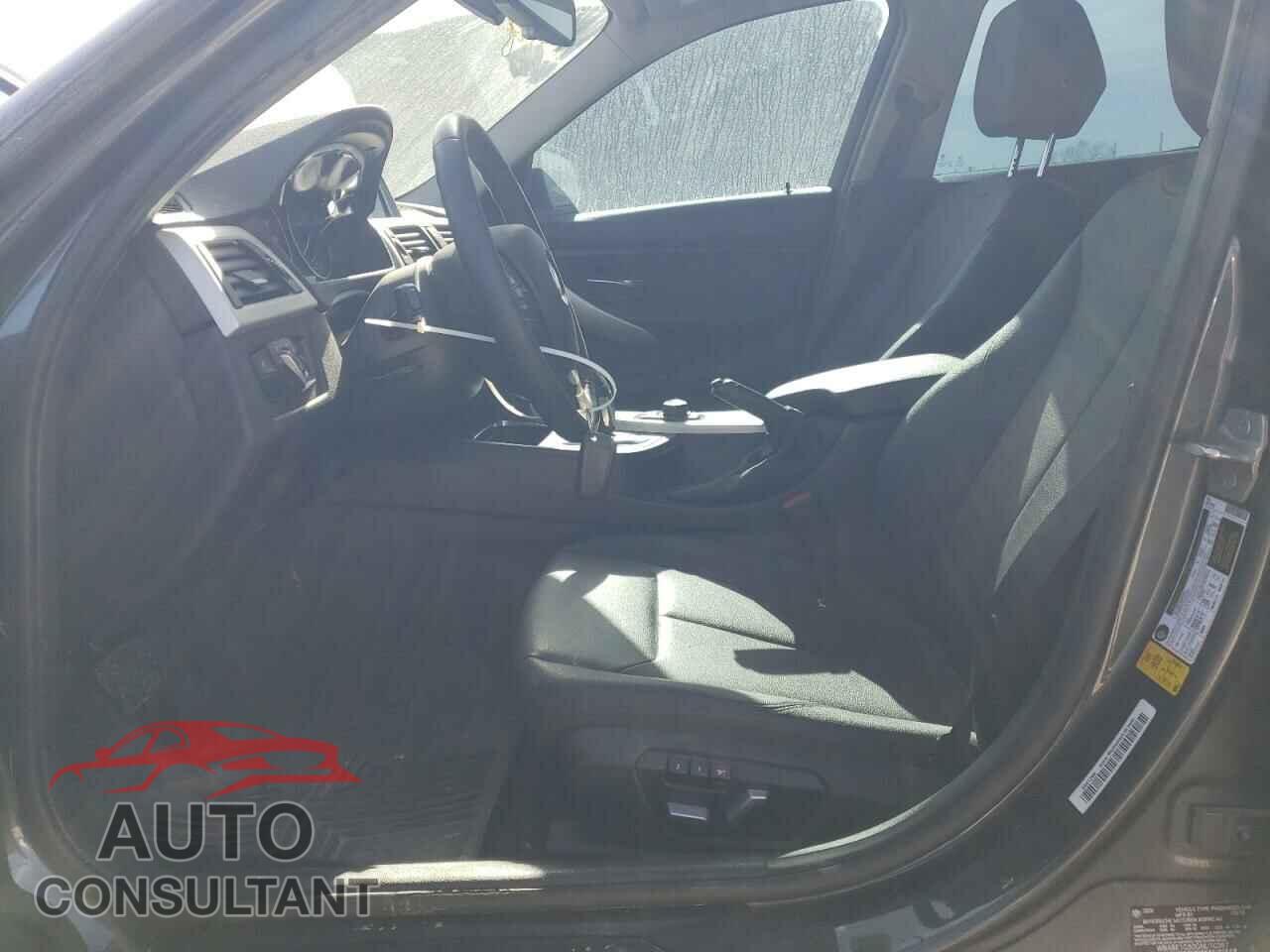 BMW 3 SERIES 2016 - WBA8E1G50GNU10397
