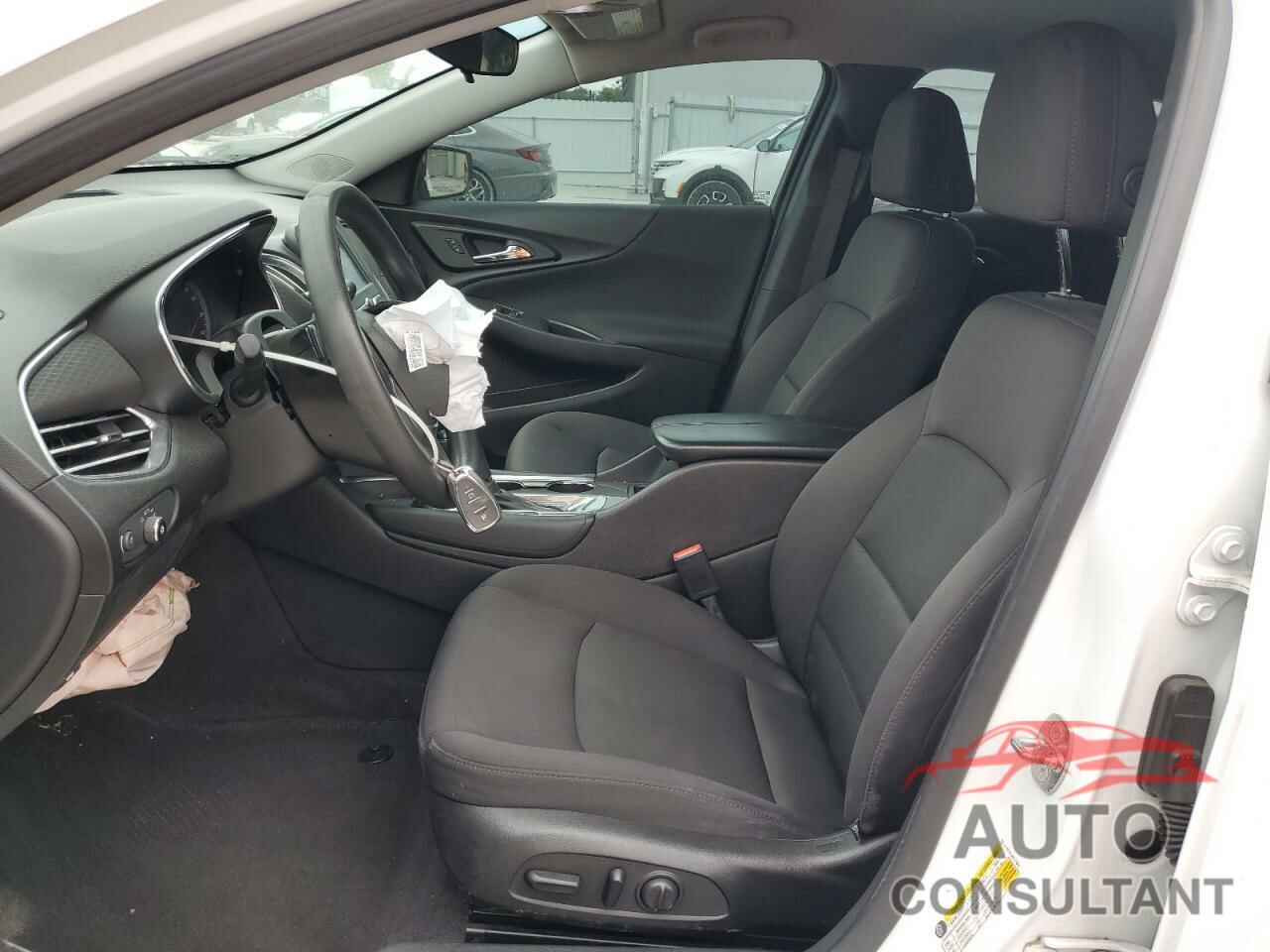 CHEVROLET MALIBU 2017 - 1G1ZE5ST3HF174644