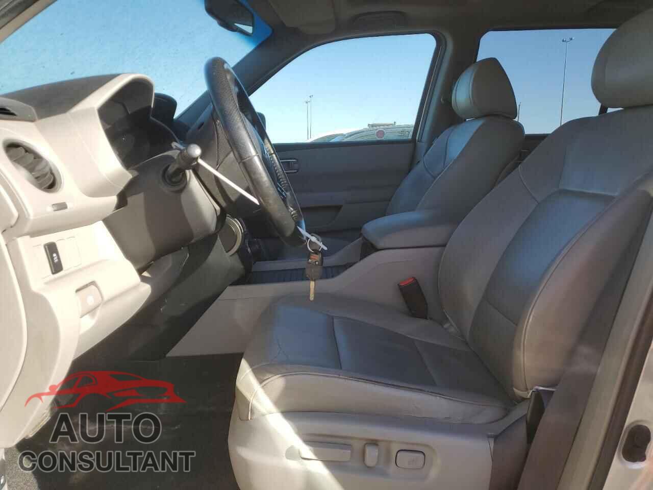 HONDA PILOT 2012 - 5FNYF4H6XCB503235