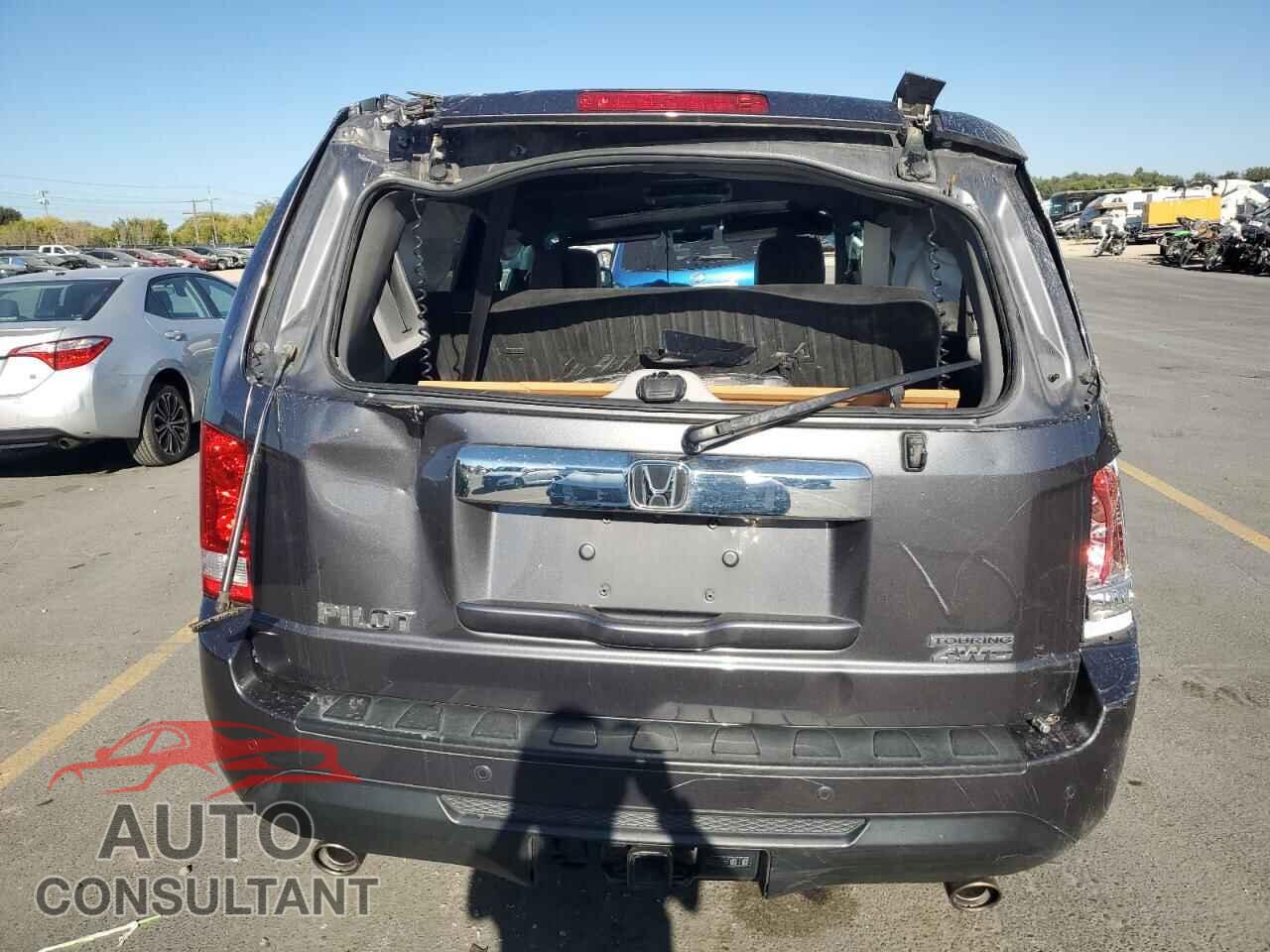 HONDA PILOT 2015 - 5FNYF4H98FB011866