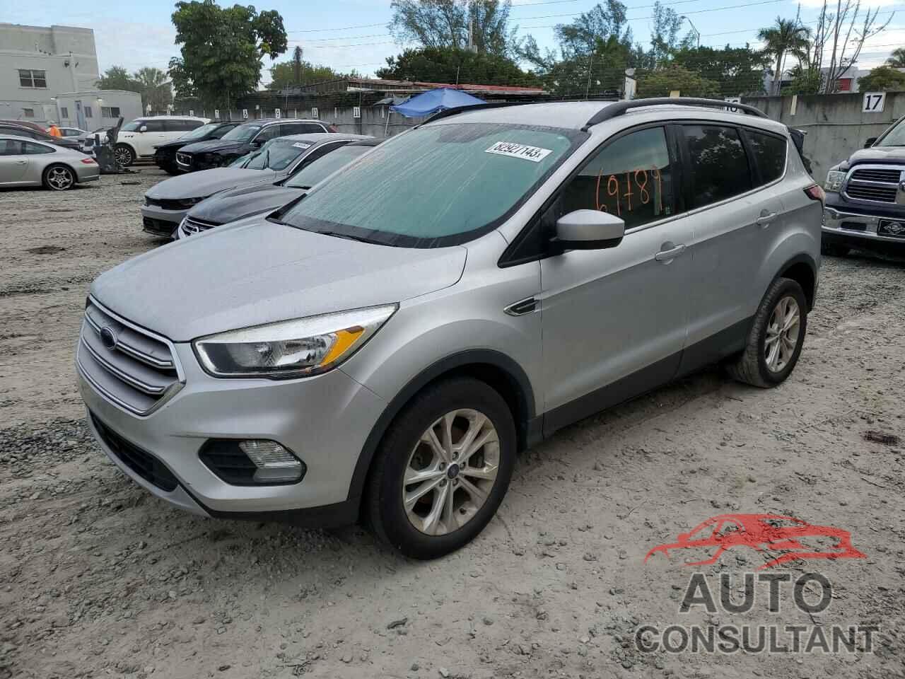FORD ESCAPE 2018 - 1FMCU0GD7JUA11013