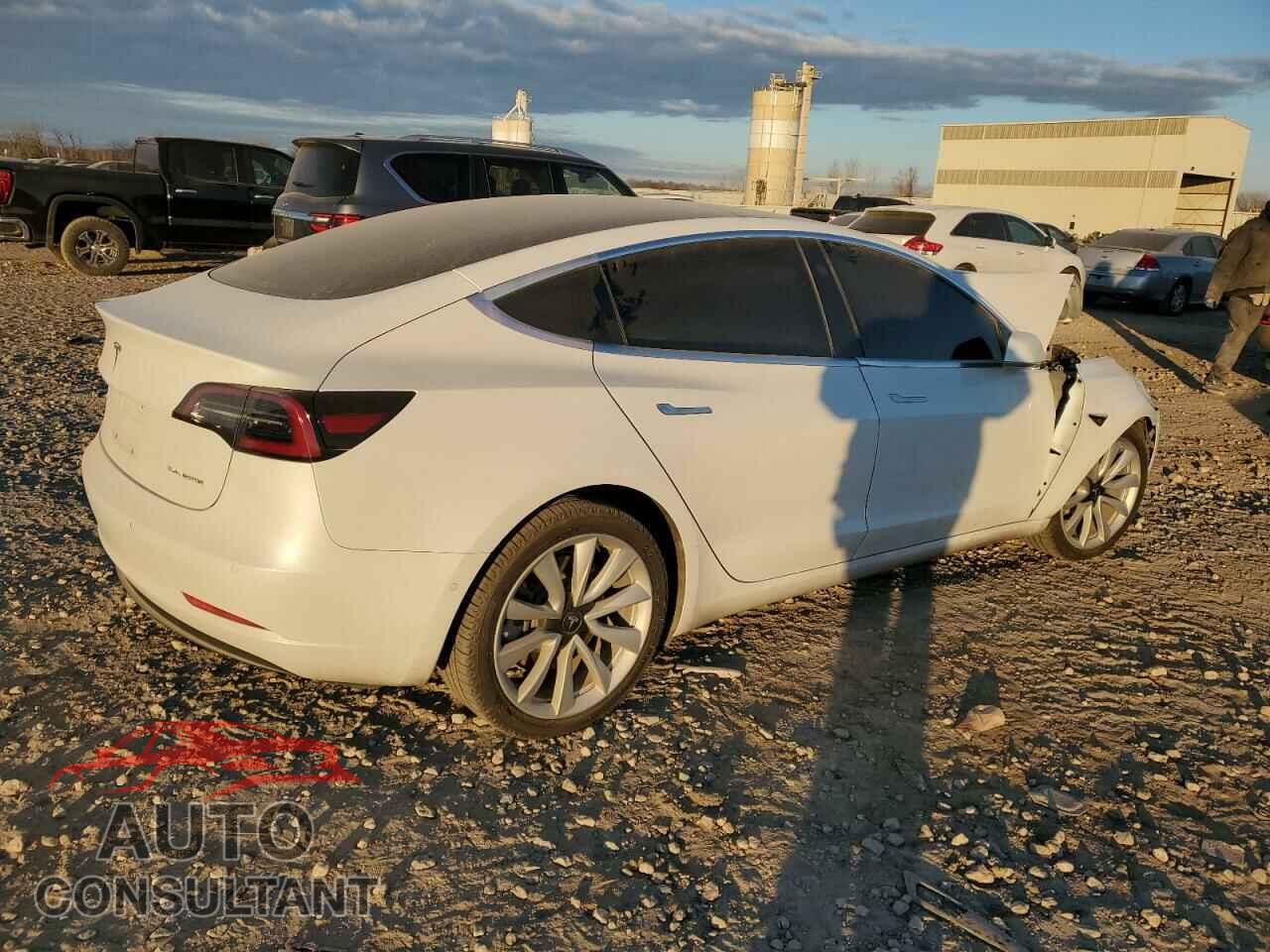 TESLA MODEL 3 2018 - 5YJ3E1EBXJF112175