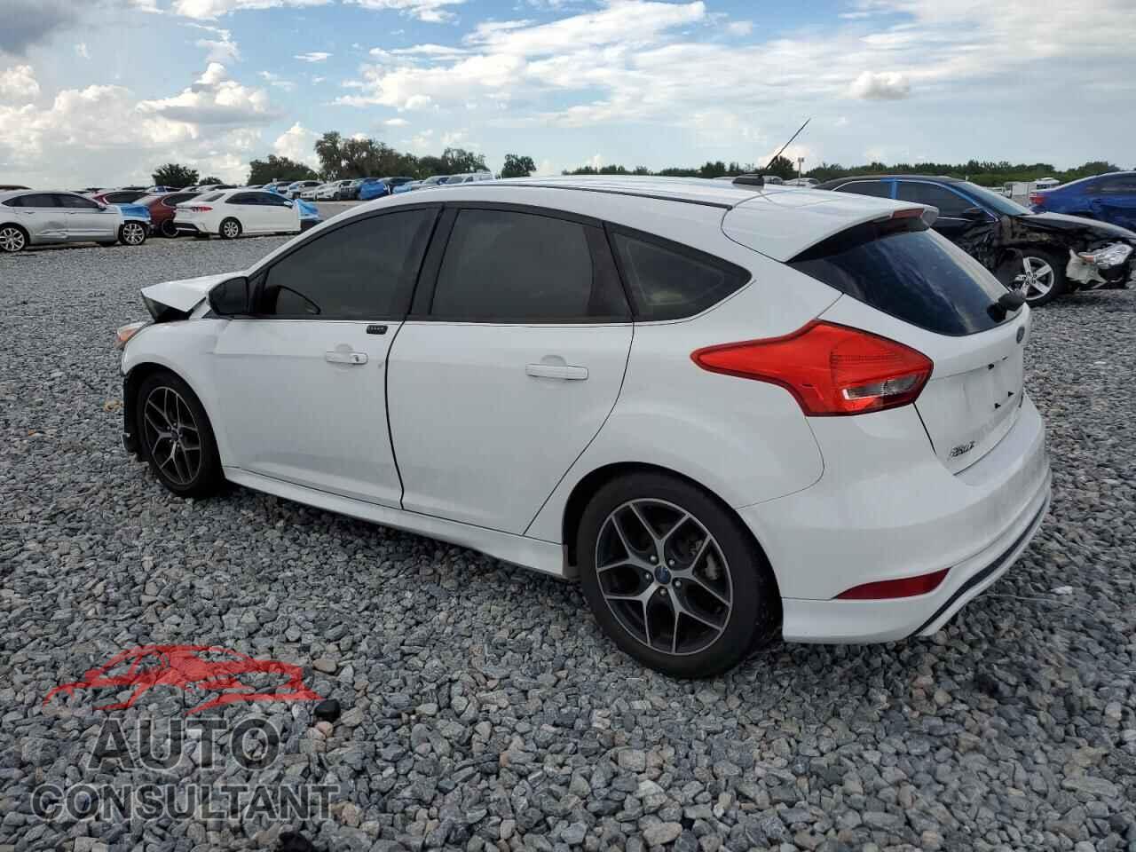 FORD FOCUS 2015 - 1FADP3K20FL311745