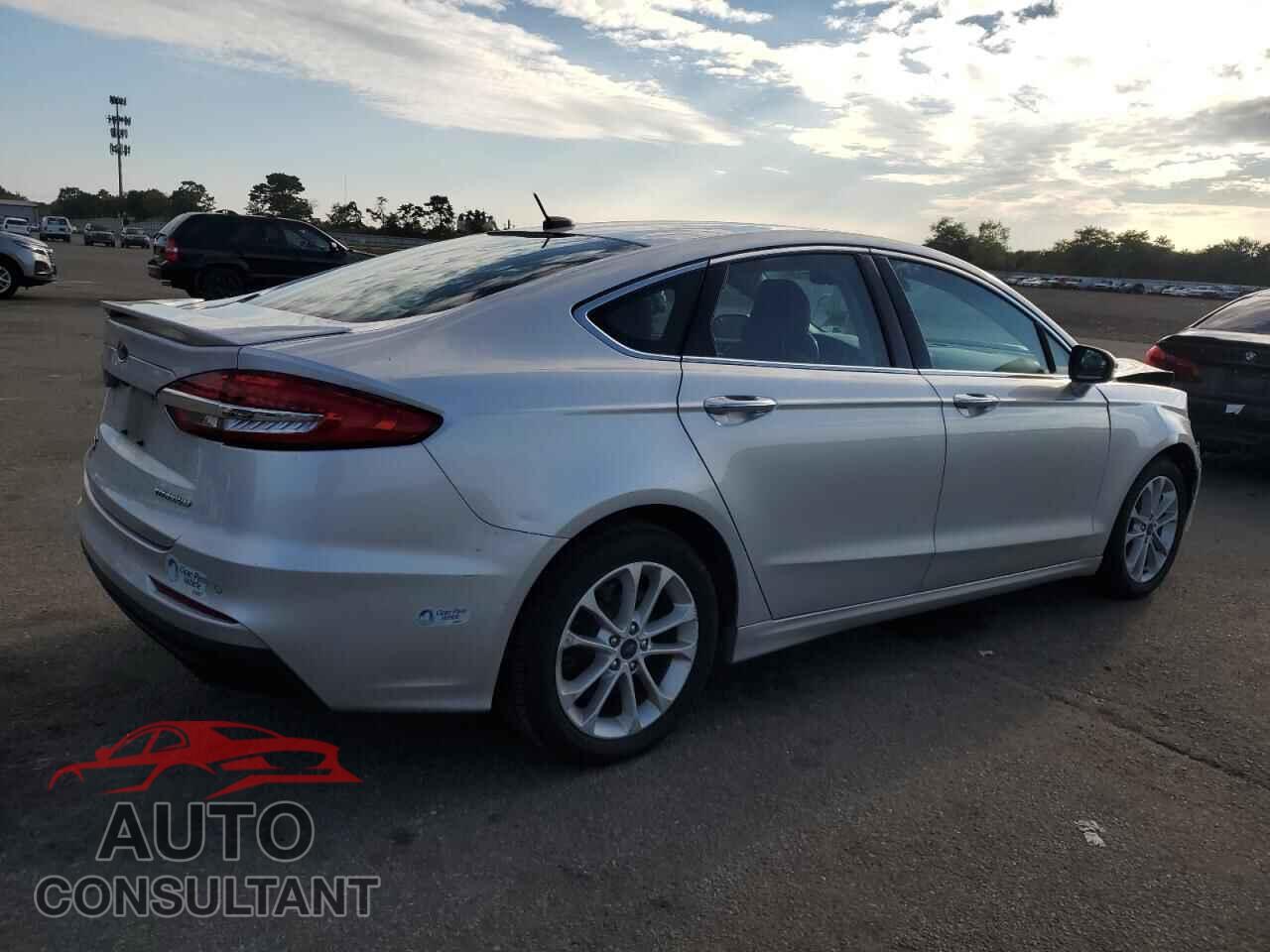 FORD FUSION 2019 - 3FA6P0SU9KR236113